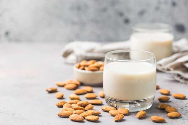 EDEKA Sven Krause, Fehmarn, Blog, Pflanzendrinks, Soja, Hafer, Mandel, Milch, Milchalternativen, Hafermilch, Sojamilch, Mandelmilch